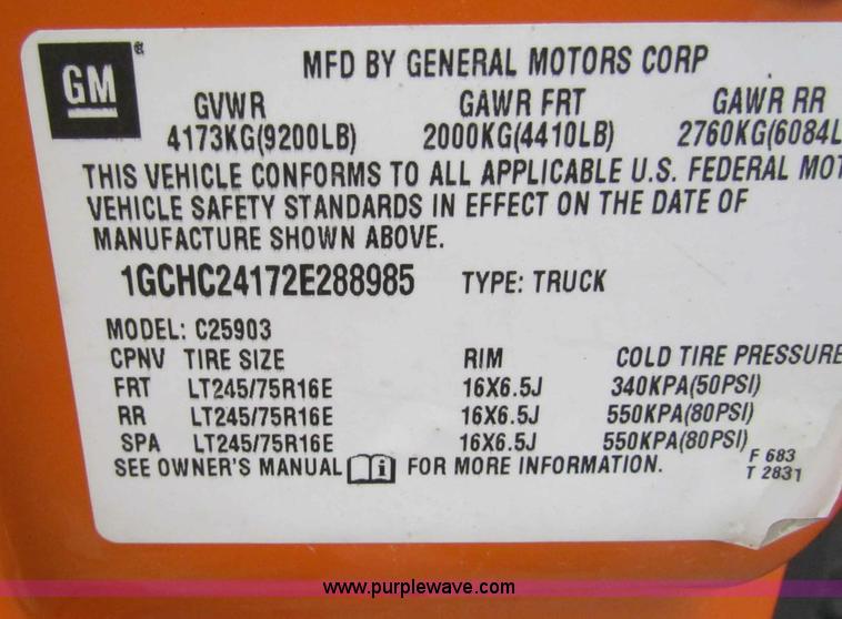 image for item B7109 2002 Chevrolet Silverado C2500HD pickup truck