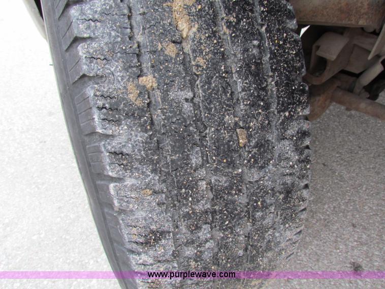 image for item B7109 2002 Chevrolet Silverado C2500HD pickup truck