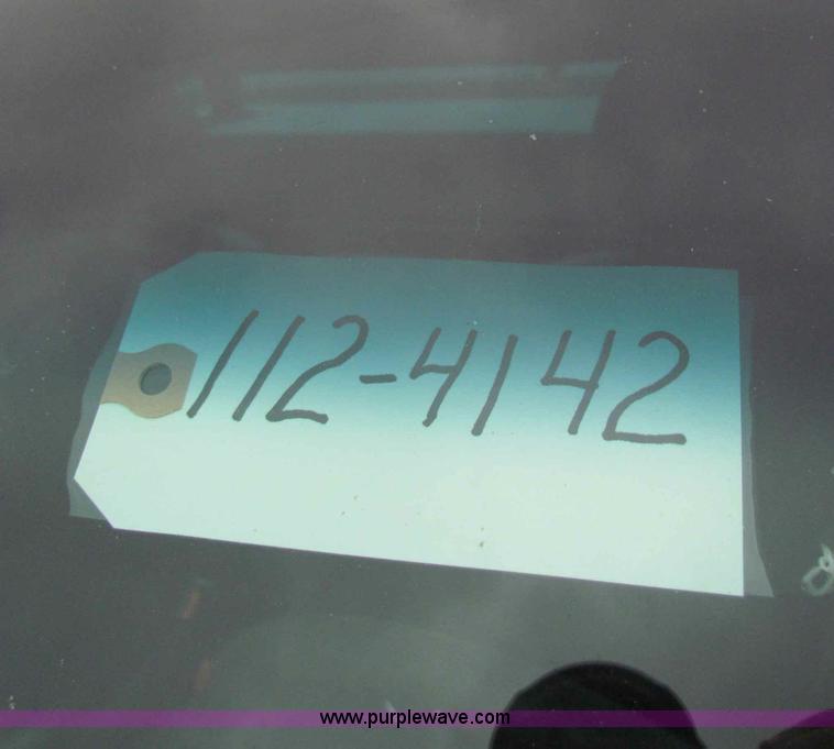 image for item B7109 2002 Chevrolet Silverado C2500HD pickup truck