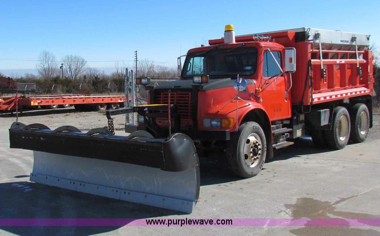 image for item B7110 1999 International 4900 dump truck