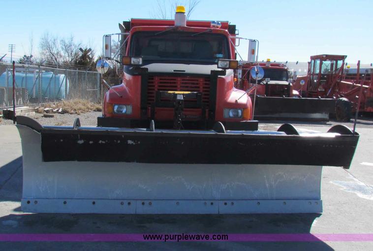 image for item B7110 1999 International 4900 dump truck