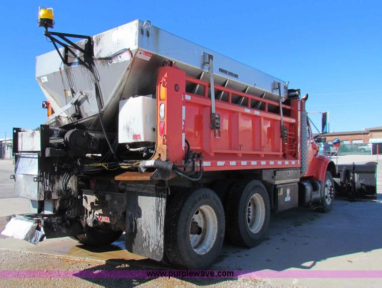 image for item B7110 1999 International 4900 dump truck