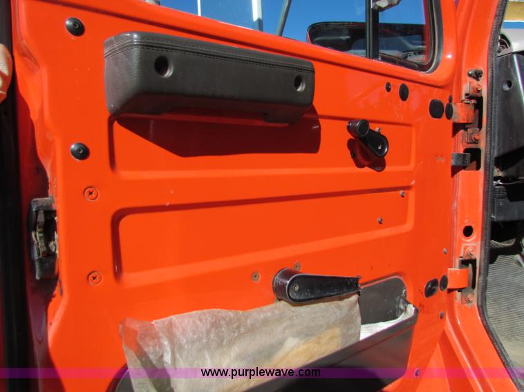 image for item B7110 1999 International 4900 dump truck