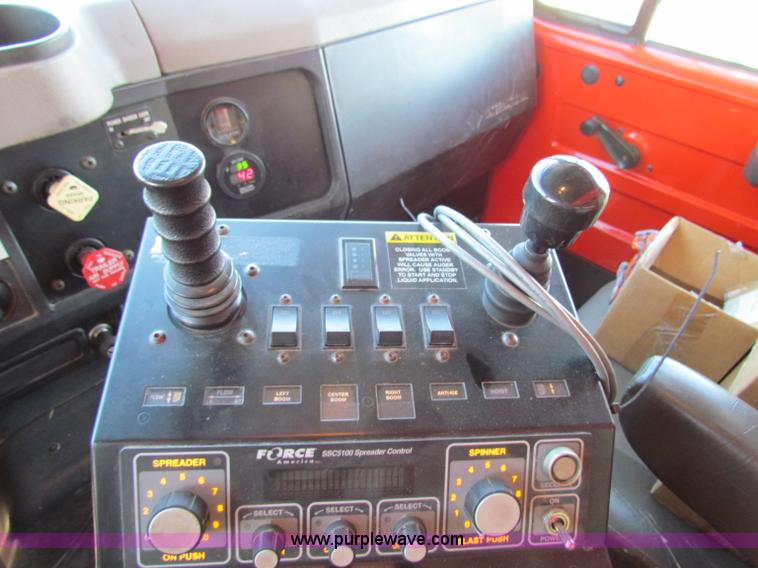 image for item B7110 1999 International 4900 dump truck