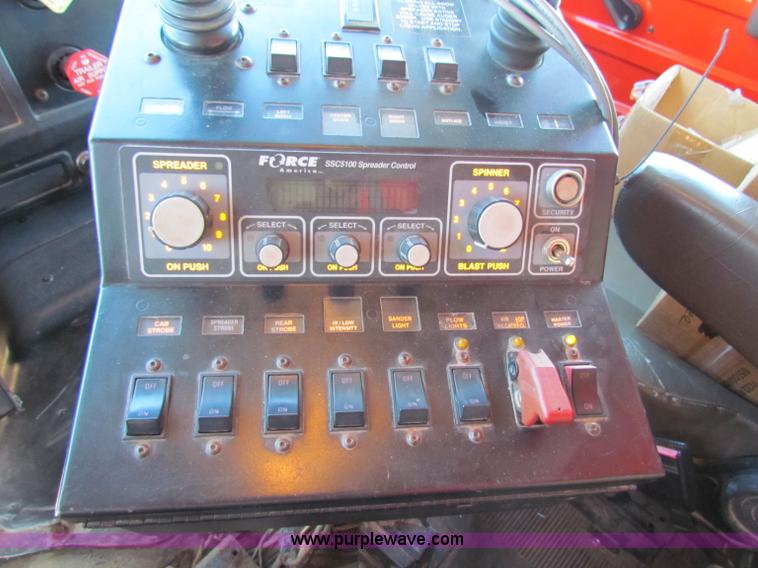 image for item B7110 1999 International 4900 dump truck