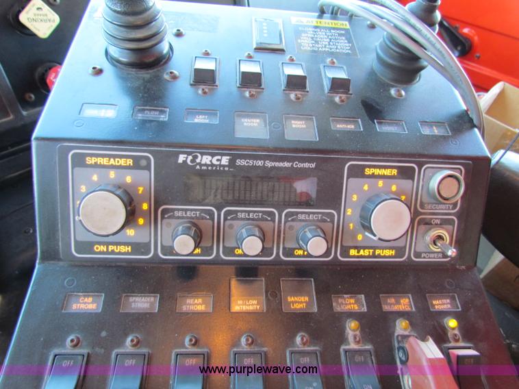 image for item B7110 1999 International 4900 dump truck