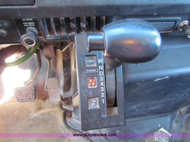 image for item B7110 1999 International 4900 dump truck