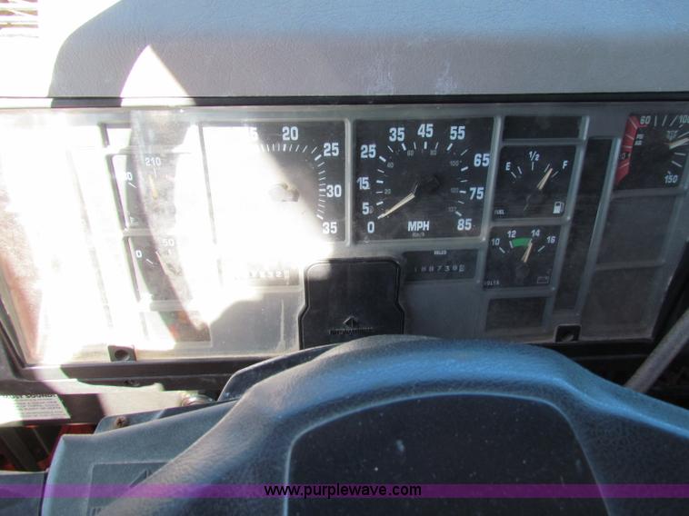 image for item B7110 1999 International 4900 dump truck