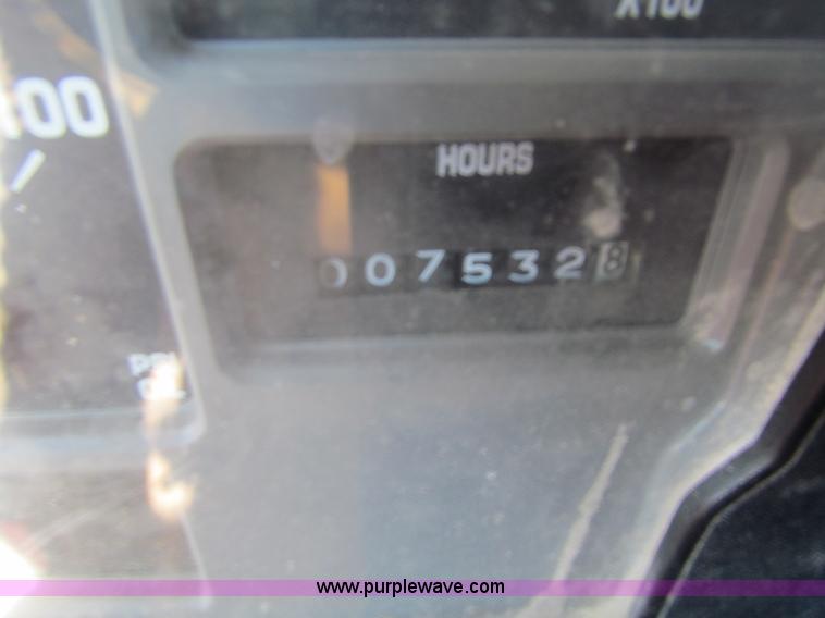 image for item B7110 1999 International 4900 dump truck