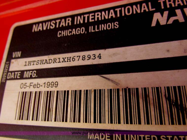 image for item B7110 1999 International 4900 dump truck