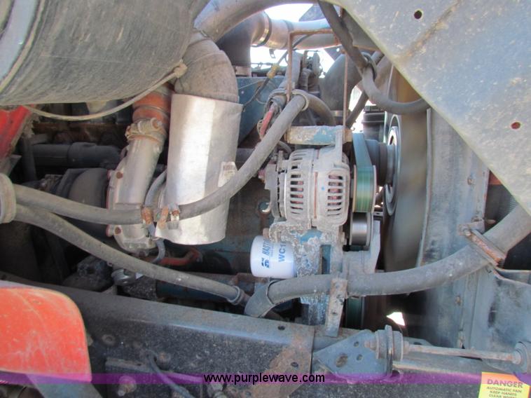 image for item B7110 1999 International 4900 dump truck