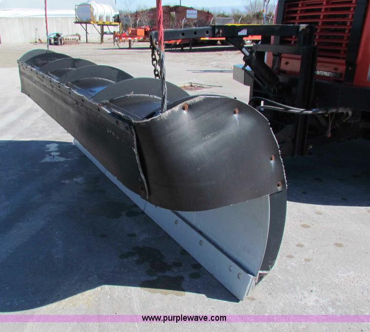 image for item B7110 1999 International 4900 dump truck