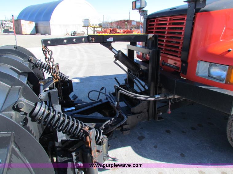 image for item B7110 1999 International 4900 dump truck