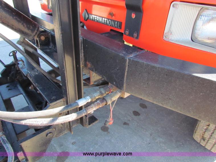 image for item B7110 1999 International 4900 dump truck