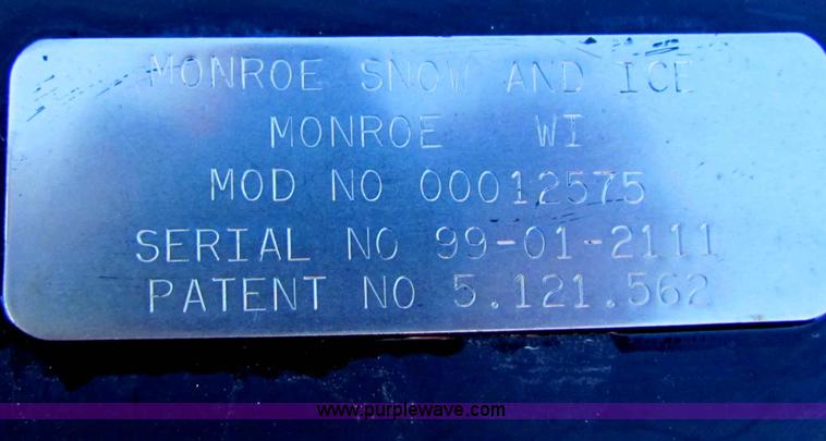 image for item B7110 1999 International 4900 dump truck