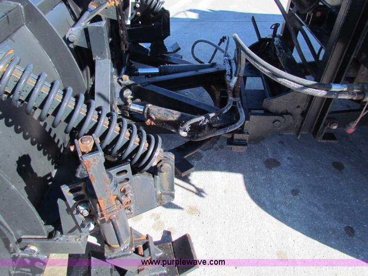 image for item B7110 1999 International 4900 dump truck