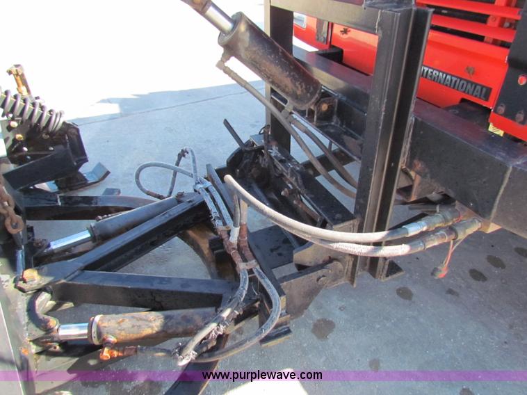 image for item B7110 1999 International 4900 dump truck