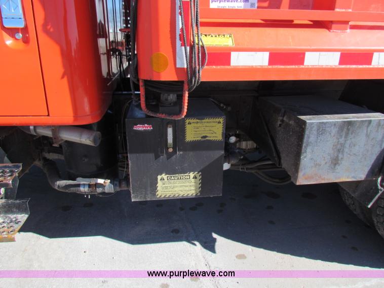image for item B7110 1999 International 4900 dump truck
