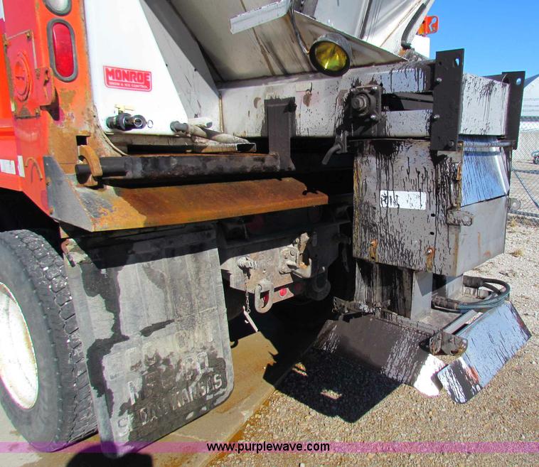 image for item B7110 1999 International 4900 dump truck