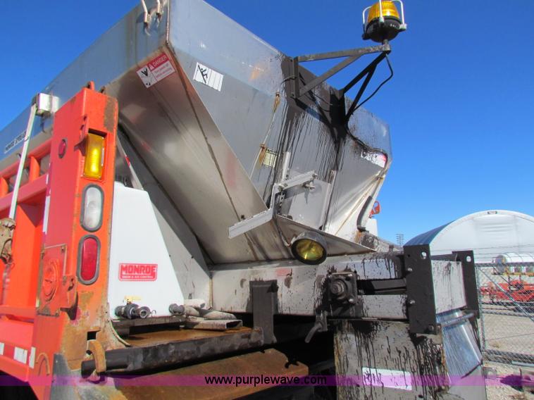 image for item B7110 1999 International 4900 dump truck