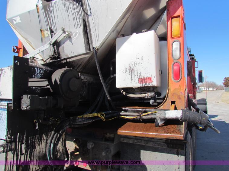 image for item B7110 1999 International 4900 dump truck