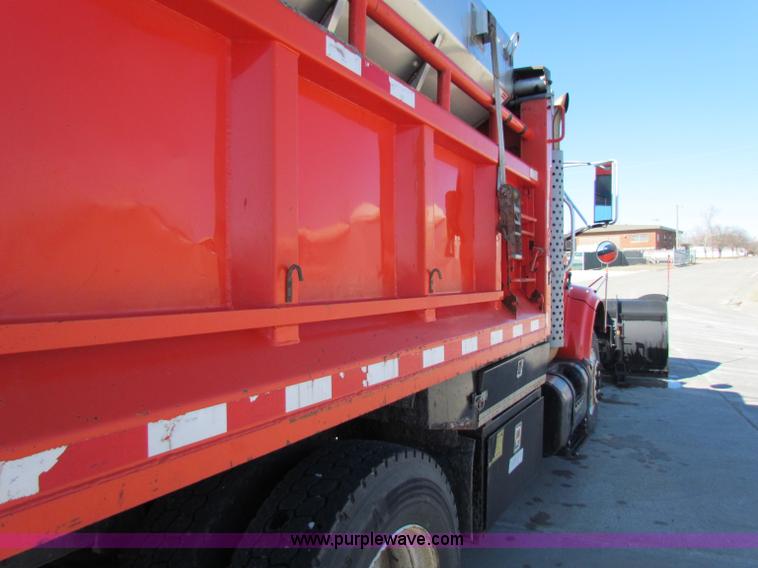 image for item B7110 1999 International 4900 dump truck