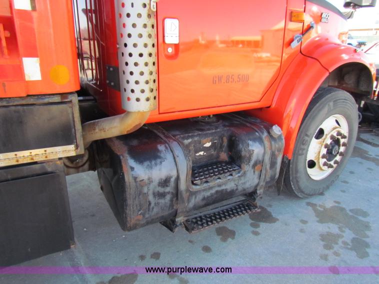 image for item B7110 1999 International 4900 dump truck