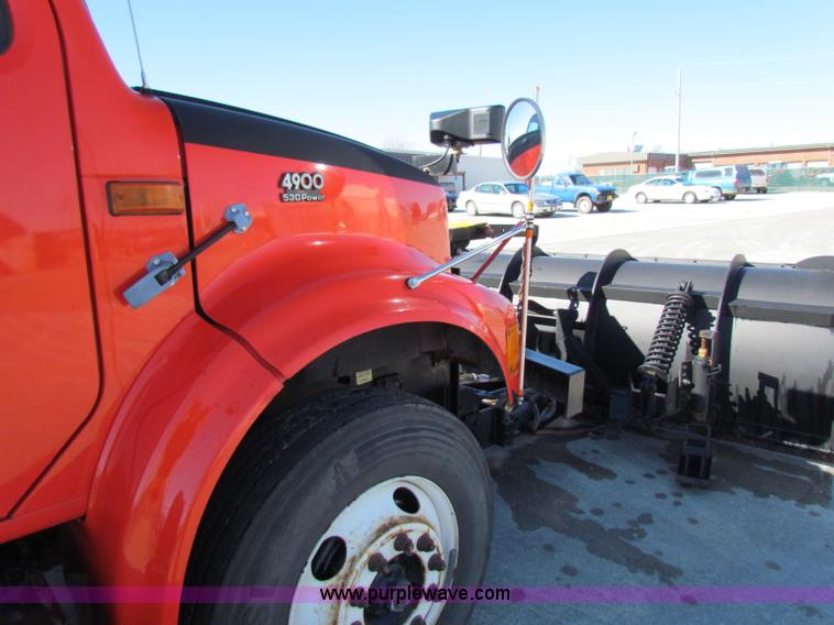 image for item B7110 1999 International 4900 dump truck