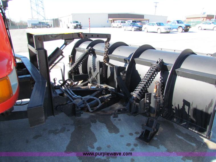 image for item B7110 1999 International 4900 dump truck