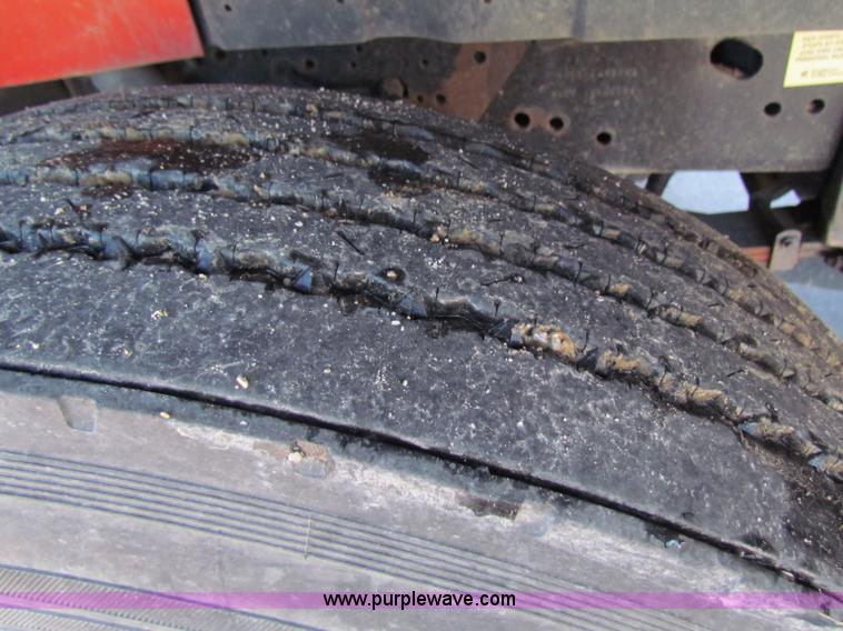 image for item B7110 1999 International 4900 dump truck