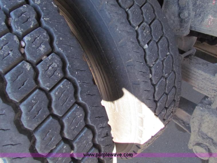 image for item B7110 1999 International 4900 dump truck