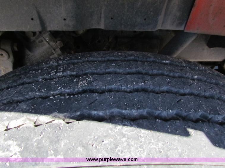 image for item B7110 1999 International 4900 dump truck