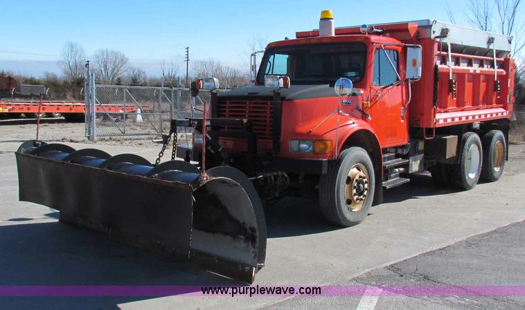 image for item B7111 1999 International 4900 dump truck