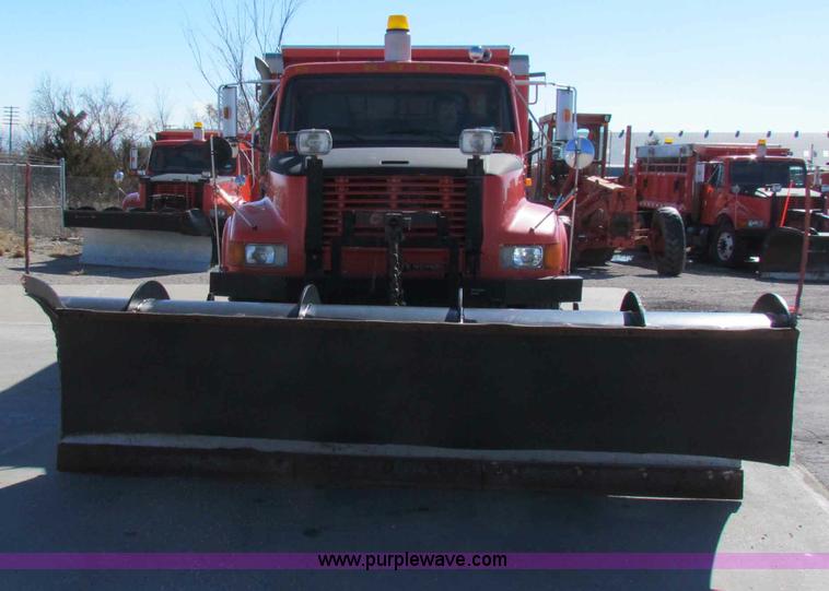 image for item B7111 1999 International 4900 dump truck