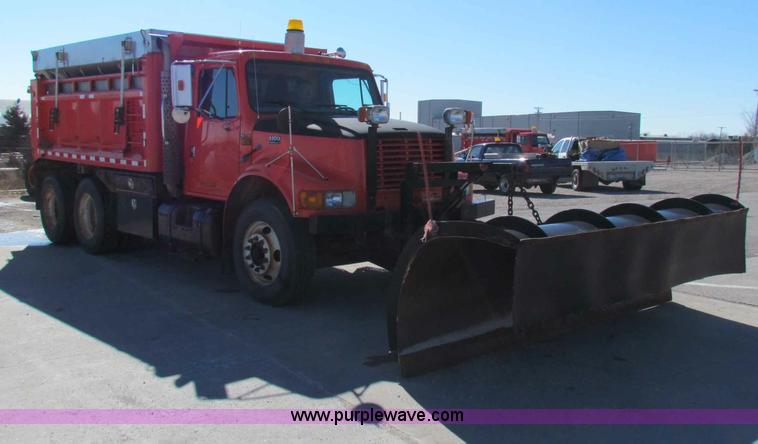 image for item B7111 1999 International 4900 dump truck