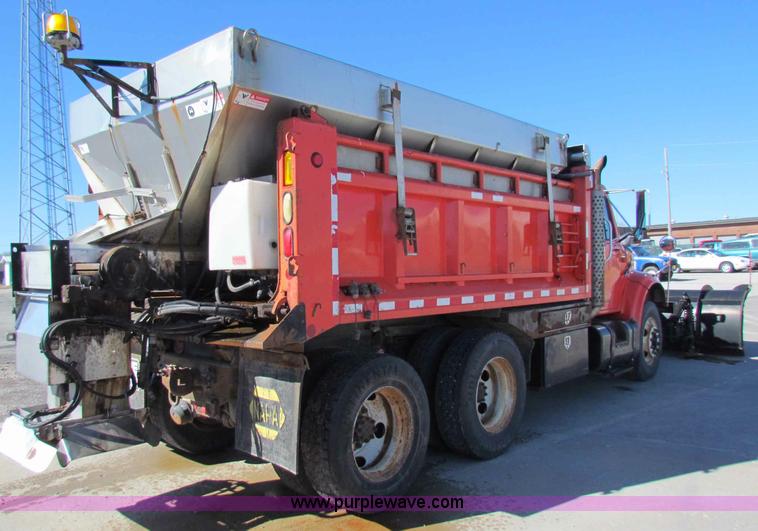 image for item B7111 1999 International 4900 dump truck