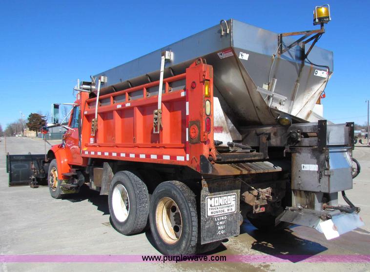 image for item B7111 1999 International 4900 dump truck