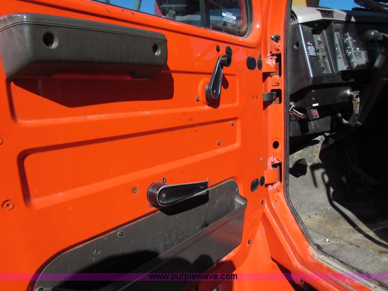 image for item B7111 1999 International 4900 dump truck