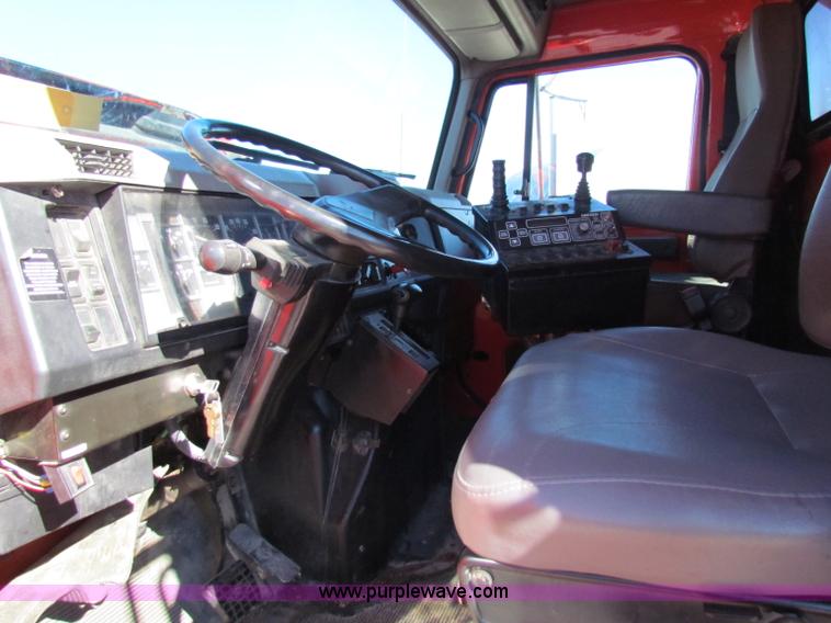 image for item B7111 1999 International 4900 dump truck