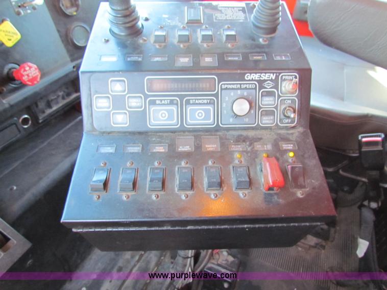 image for item B7111 1999 International 4900 dump truck