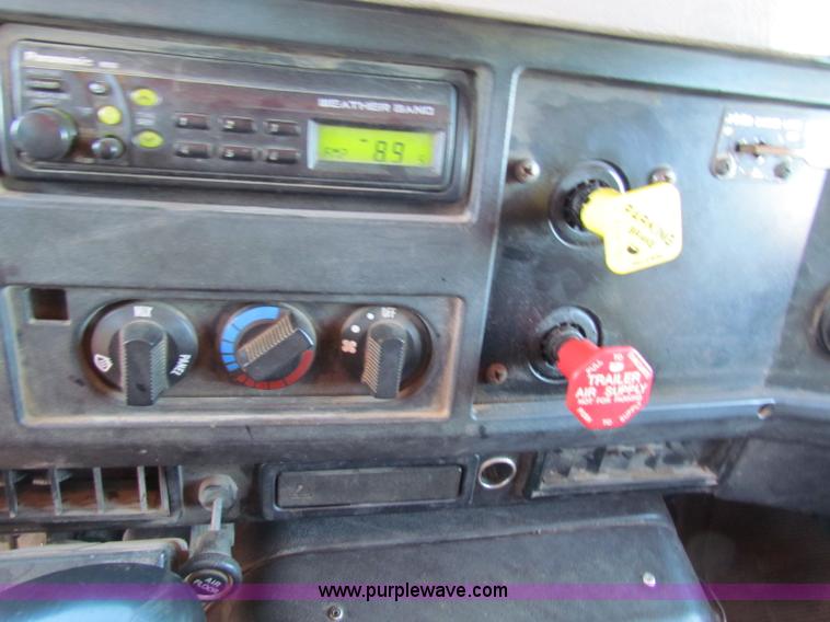 image for item B7111 1999 International 4900 dump truck