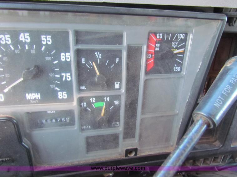 image for item B7111 1999 International 4900 dump truck