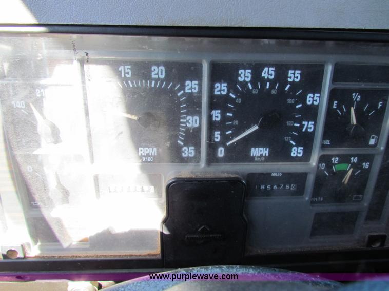 image for item B7111 1999 International 4900 dump truck