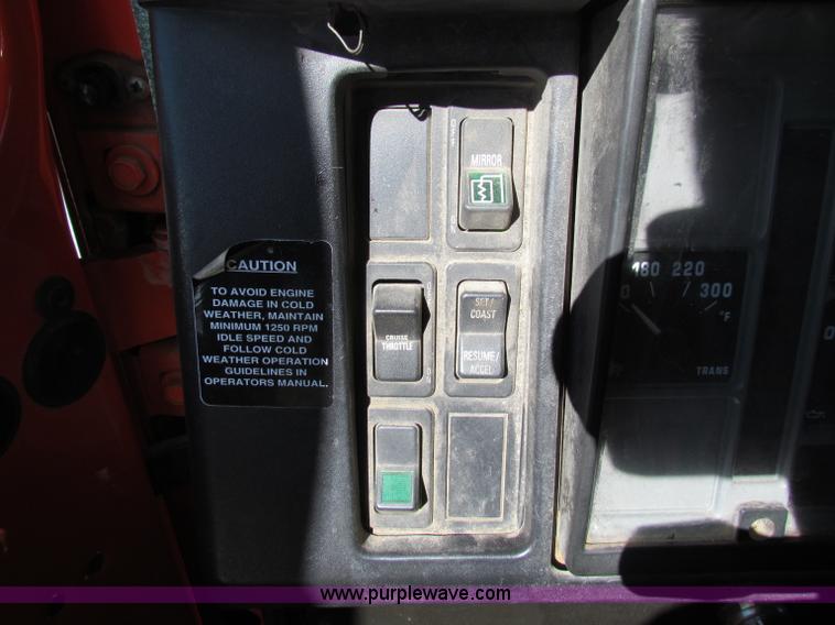 image for item B7111 1999 International 4900 dump truck