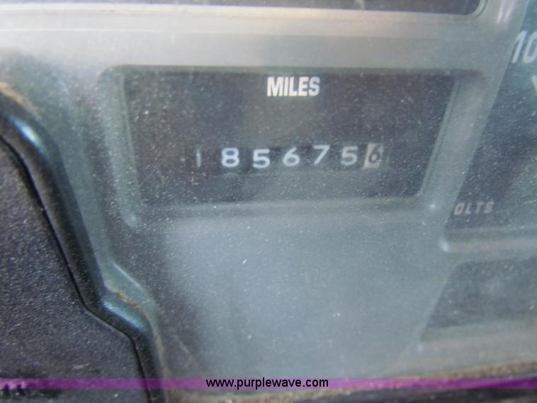 image for item B7111 1999 International 4900 dump truck