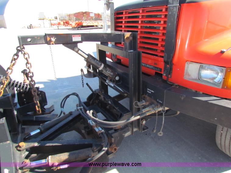 image for item B7111 1999 International 4900 dump truck