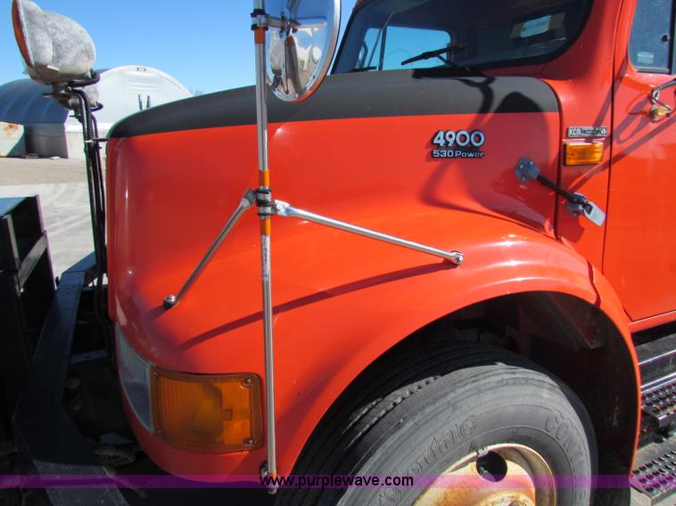 image for item B7111 1999 International 4900 dump truck