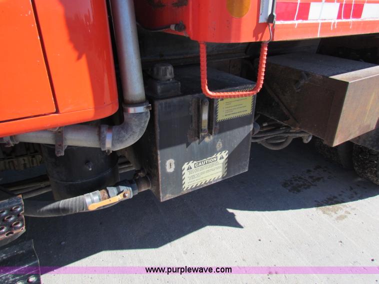 image for item B7111 1999 International 4900 dump truck