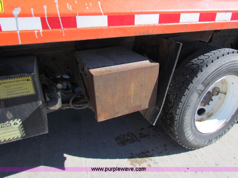 image for item B7111 1999 International 4900 dump truck