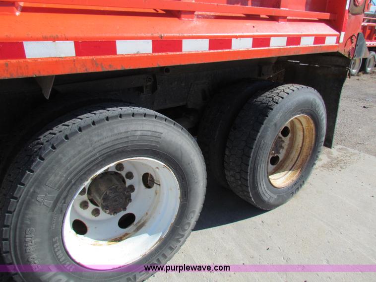 image for item B7111 1999 International 4900 dump truck